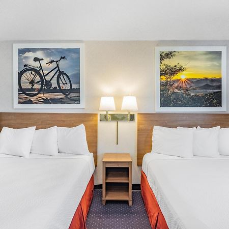 Days Inn By Wyndham Monticello Екстер'єр фото
