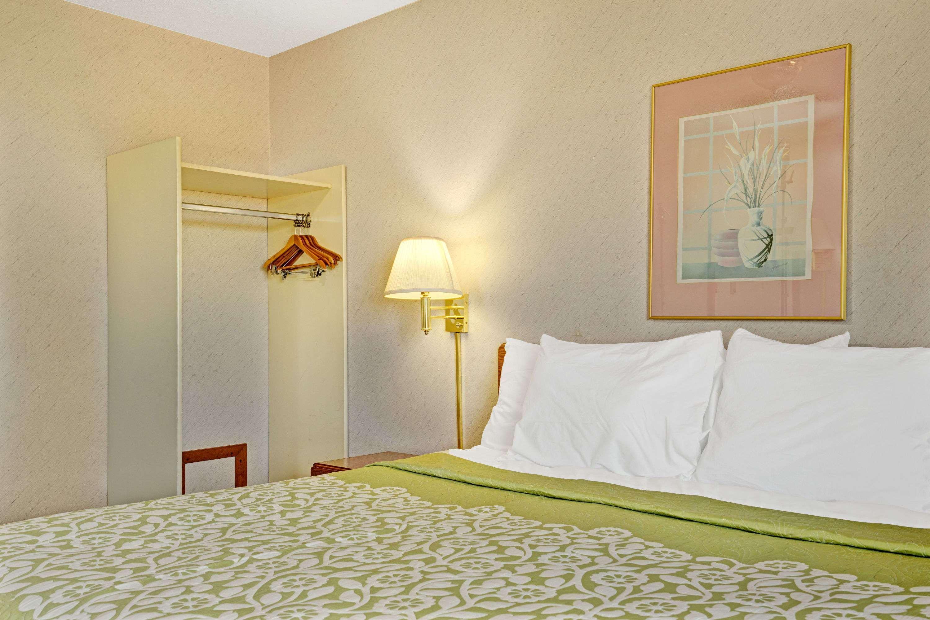 Days Inn By Wyndham Monticello Екстер'єр фото