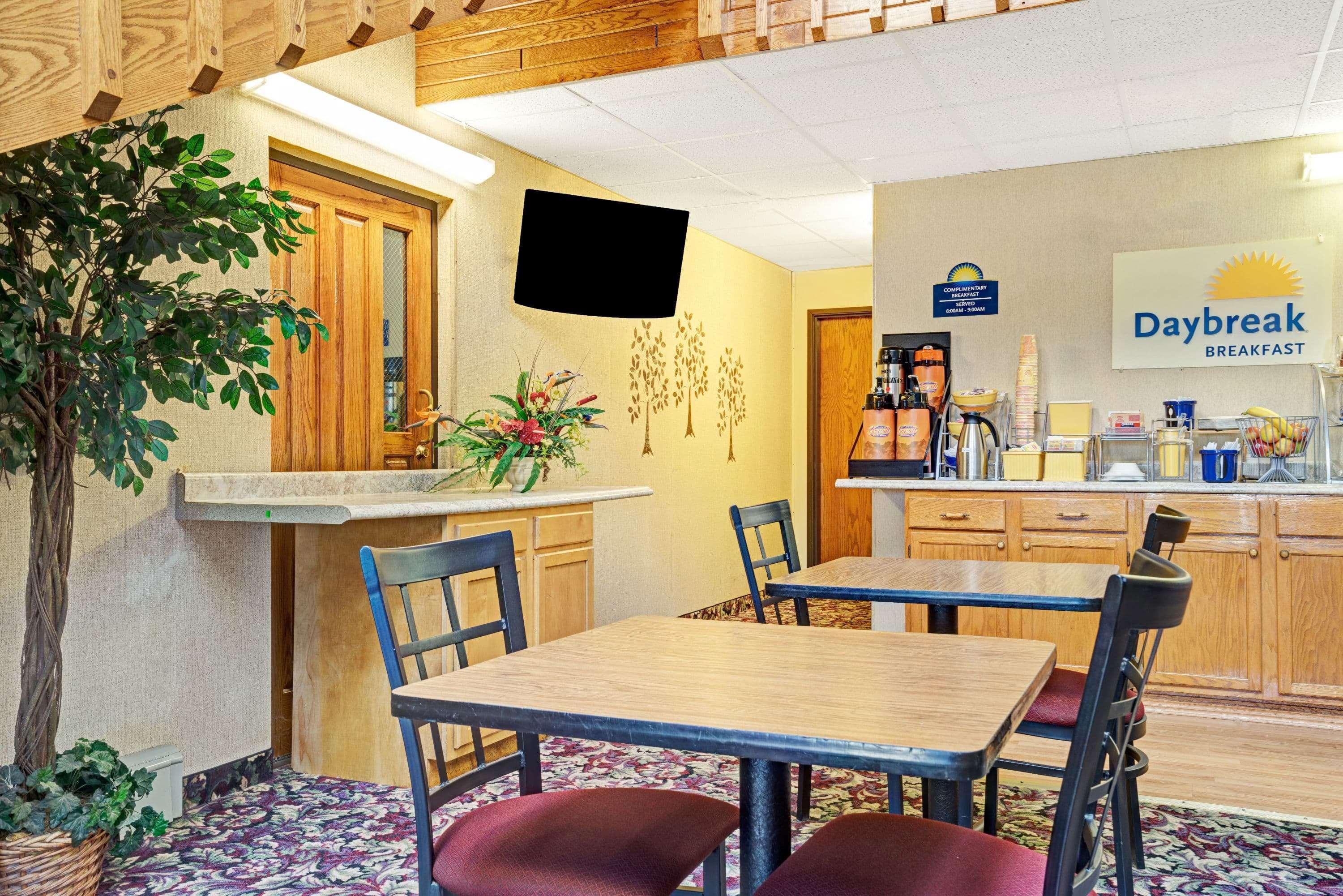 Days Inn By Wyndham Monticello Екстер'єр фото