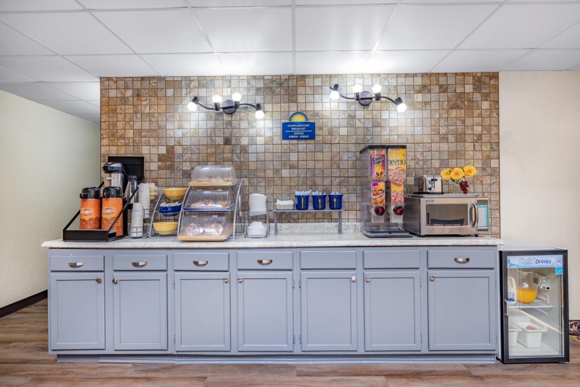 Days Inn By Wyndham Monticello Екстер'єр фото
